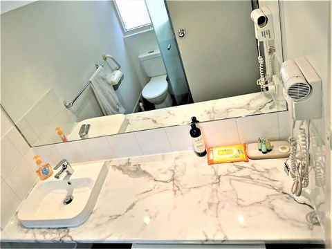 Hi 5 Glenelg Studio Apartment - Accommodation Asia 5