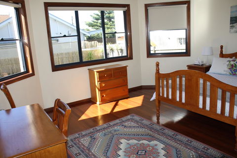 Serenity On Narrabeen Beach - 1Bdr Beachside Retreat - Accommodation Asia 3