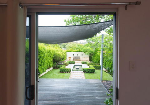 S T U D I O 22 Peaceful Retreat With Garden Views - Accommodation Asia 12