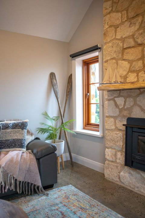 Lucy's Cottage - Accommodation Guide 8