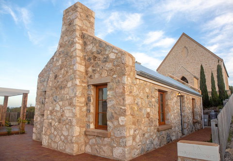 Lucy's Cottage - Accommodation Guide 16