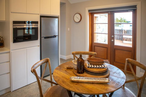 Lucy's Cottage - Accommodation Guide 11