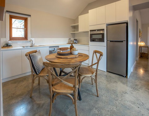 Lucy's Cottage - Accommodation Guide 9