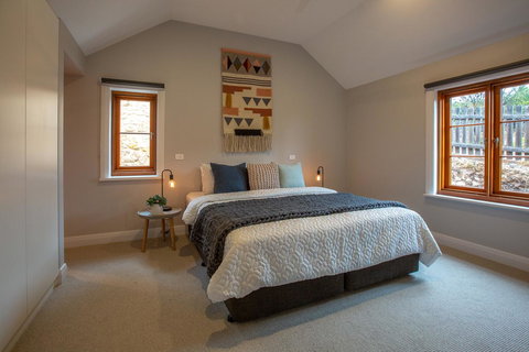 Lucy's Cottage - Accommodation Guide 5