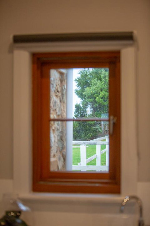 Lucy's Cottage - Accommodation Guide 12