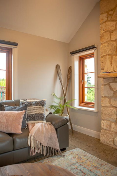 Lucy's Cottage - Accommodation Guide 15