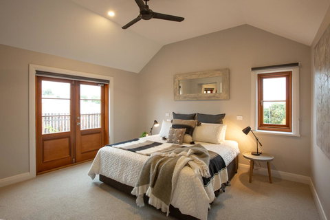 Lucy's Cottage - Accommodation Guide 3