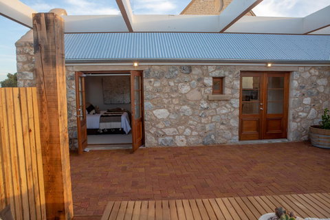 Lucy's Cottage - Accommodation Guide 22