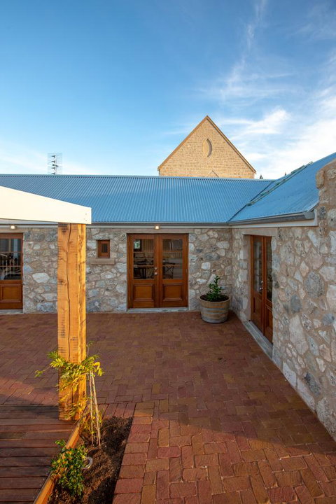 Lucy's Cottage - Accommodation Guide 17