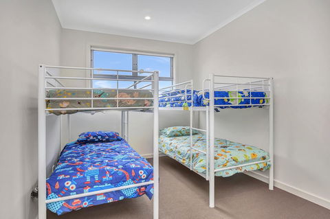 Eastern Breeze - Accommodation Asia 24