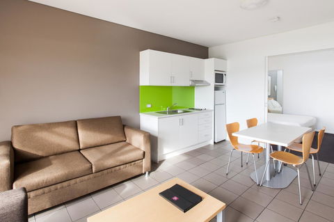 Majestic Oasis Apartments - Accommodation Asia 21