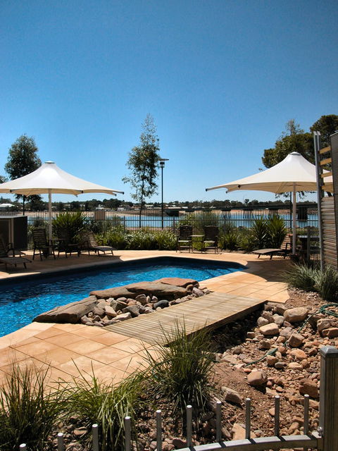 Majestic Oasis Apartments - Accommodation Asia 8