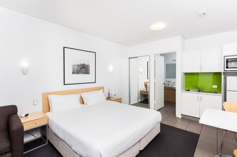 Majestic Oasis Apartments - Accommodation Asia 29