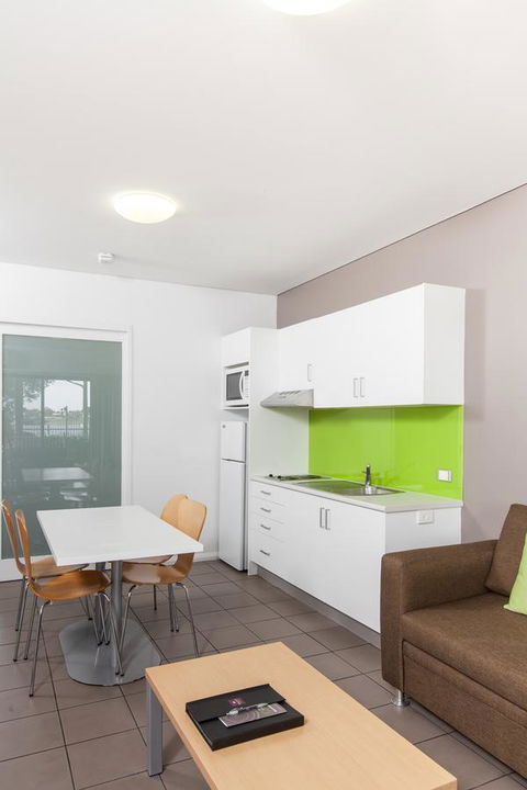 Majestic Oasis Apartments - Accommodation Asia 16