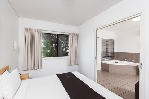 Majestic Oasis Apartments - Accommodation Asia 20