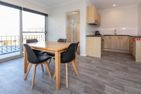 Bay 10 - Suites And Apartments - Accommodation Asia 10