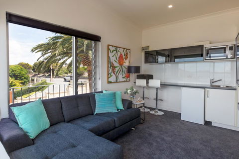 Bay 10 - Suites And Apartments - Accommodation Asia 6