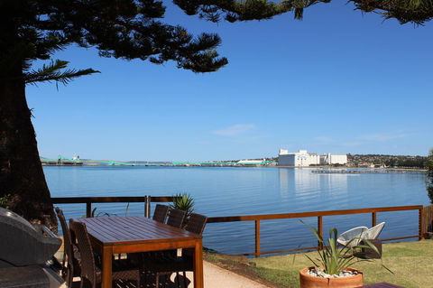 Bay 10 - Suites And Apartments - Accommodation Asia 29