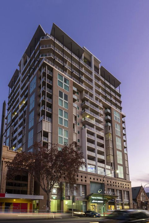 Oaks Adelaide Embassy Suites - Accommodation Guide 9
