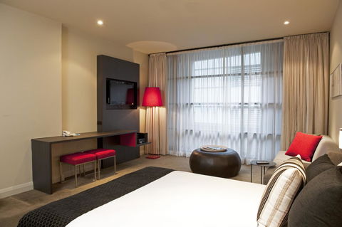 Mantra Hindmarsh Square - Accommodation Guide 1