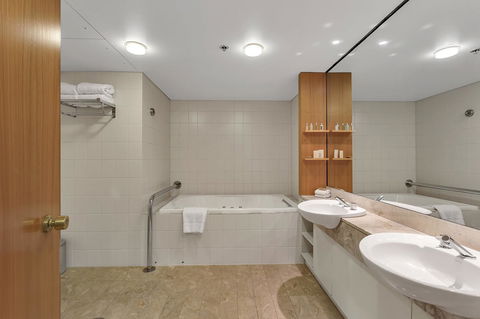 Stamford Plaza Adelaide - Accommodation Guide 29