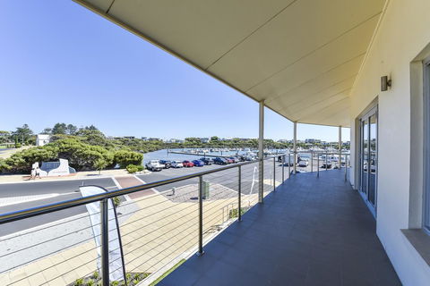Aloha Waterfront Properties - Accommodation Guide 10