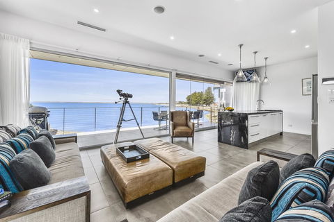Aloha Waterfront Properties - Accommodation Guide 3