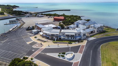 Aloha Waterfront Properties - Accommodation Guide 1