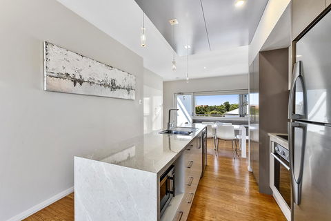 Aloha Waterfront Properties - Accommodation Guide 25