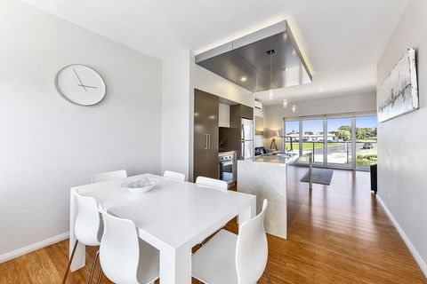 Aloha Waterfront Properties - Accommodation Guide 27