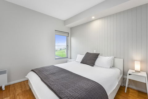 Aloha Waterfront Properties - Accommodation Guide 13