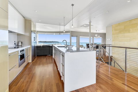 Aloha Waterfront Properties - Accommodation Guide 5