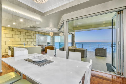 Aloha Waterfront Properties - Accommodation Guide 9