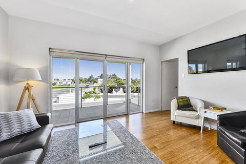 Aloha Waterfront Properties - Accommodation Guide 29