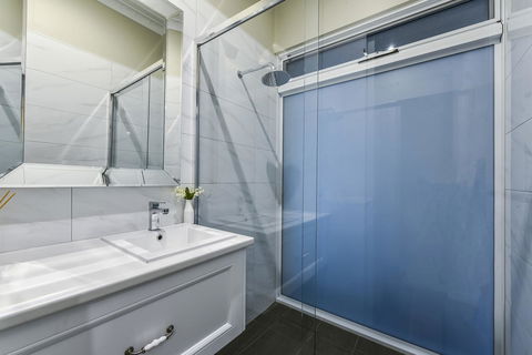 Aloha Central Luxury Apartments - Accommodation Asia 18