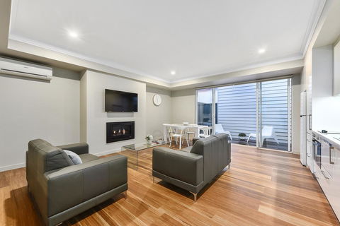 Aloha Central Luxury Apartments - Accommodation Asia 6