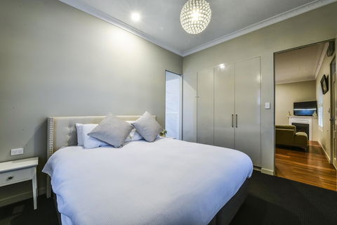 Aloha Central Luxury Apartments - Accommodation Asia 14