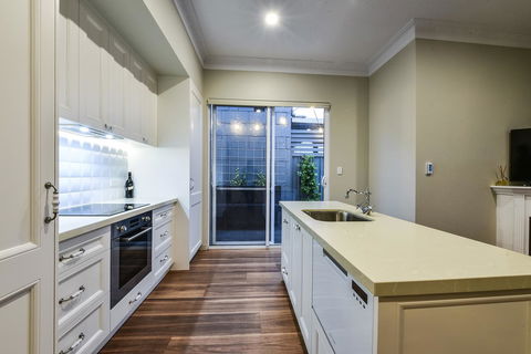 Aloha Central Luxury Apartments - Accommodation Asia 10