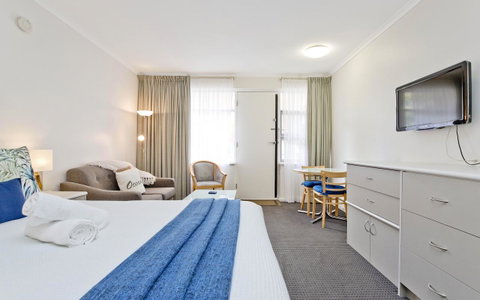 Glenelg Oasis Studios - Accommodation Guide 4