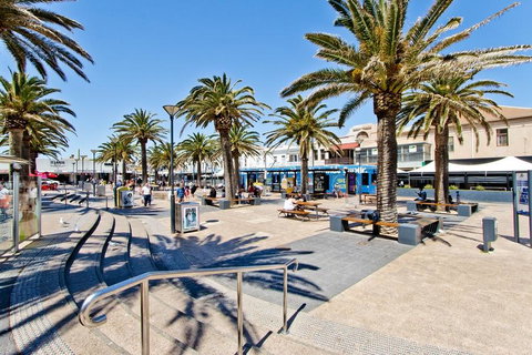 Glenelg Oasis Studios - Accommodation Guide 14