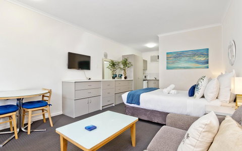 Glenelg Oasis Studios - Accommodation Guide 1