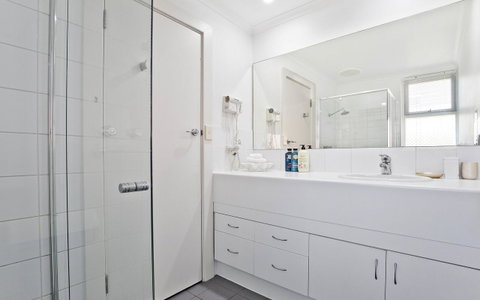 Glenelg Oasis Studios - Accommodation Guide 12