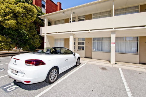 Glenelg Oasis Studios - Accommodation Guide 17