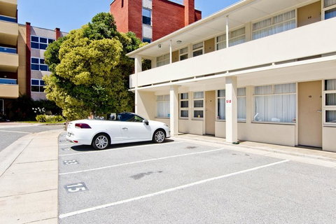 Glenelg Oasis Studios - Accommodation Guide 6