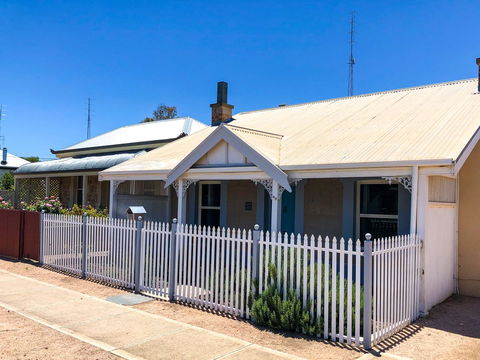 Inglenook Cottage - Accommodation Asia 35