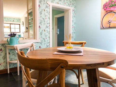 Inglenook Cottage - Accommodation Asia 5