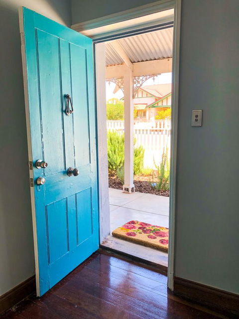Inglenook Cottage - Accommodation Asia 7