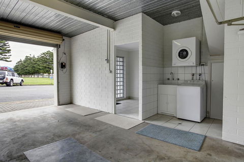 Tasman Beachside Apartment - Accommodation Asia 11