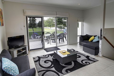 Tasman Beachside Apartment - Accommodation Asia 4
