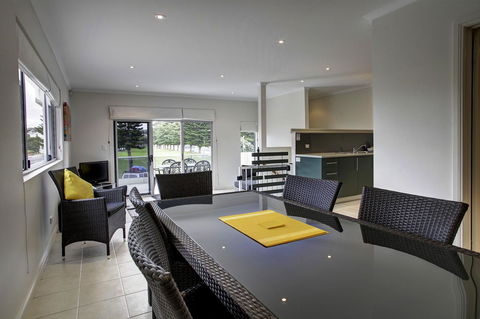 Tasman Beachside Apartment - Accommodation Asia 5